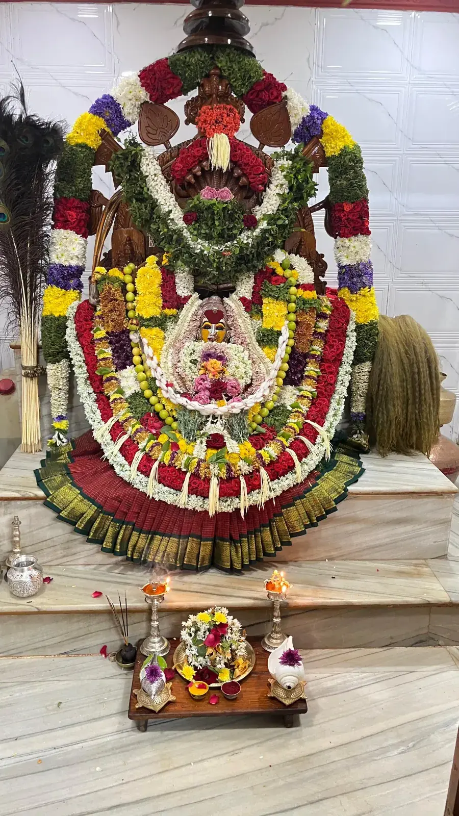 ಸಂಪೂರ್ಣ ಪುಷ್ಪಾಲಂಕಾರದಲ್ಲಿ ಅಮ್ಮನವರ ಸನ್ನಿಧಿ